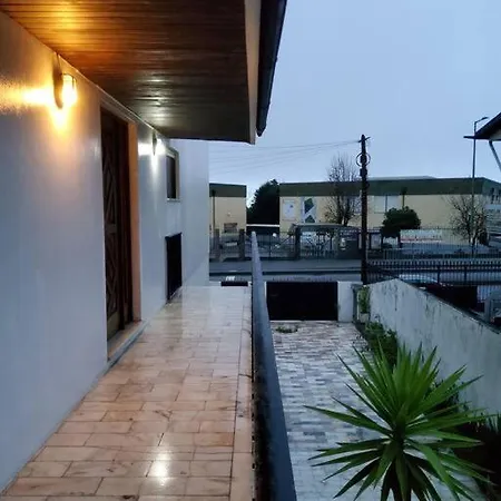 5 Vila *